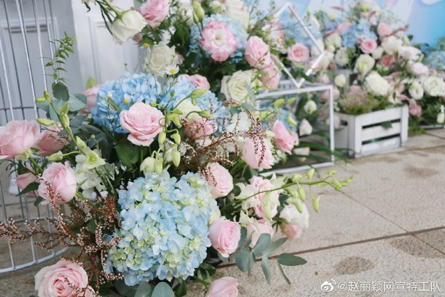 Triệu Lệ Dĩnh khoe vóc dáng thon thả, xinh đẹp... chính thức tái xuất showbiz sau sinh con ảnh 11 Triệu Lệ Dĩnh khoe vóc dáng thon thả, chính thức tái xuất showbiz sau thời gian ở cữ-11