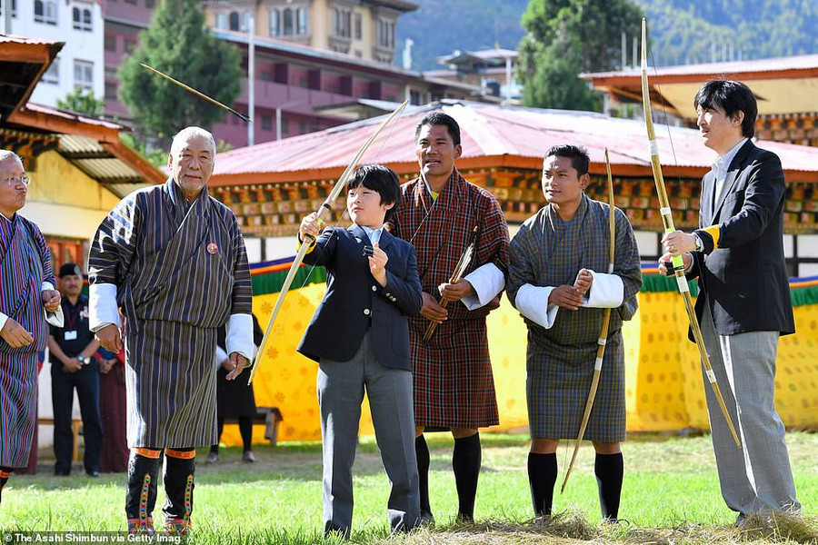Hoàng tử nhỏ Nhật Bản gây sốt cộng đồng mạng với hình ảnh quá đáng yêu ở Bhutan ảnh 4 Hoàng tử nhỏ Nhật Bản gây sốt cộng đồng mạng với hình ảnh quá đáng yêu ở Bhutan ảnh 4