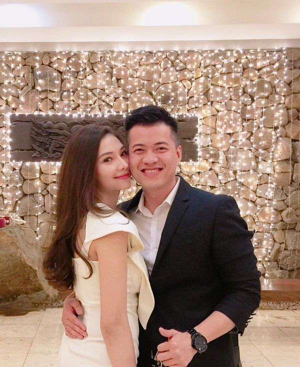 Lưu Đê Ly bất ngờ xoá hết ảnh tình cảm với chồng, Facebook để tình trạng "độc thân"? ảnh 1 Lưu Đê Ly bất ngờ xoá hết ảnh tình cảm với chồng, Facebook còn để tình trạng là Độc thân? ảnh 0