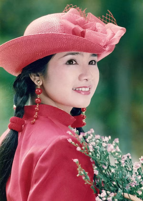 thu ha "la ngoc canh vang”: nhan sac dai cac tre mai khong gia, tuoi 50 tro thanh nsnd hinh anh 12