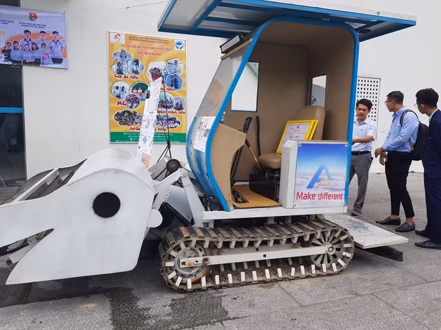 Nhóm sinh viên Đà Nẵng chế tạo máy dọn rác trên bãi biển - 4