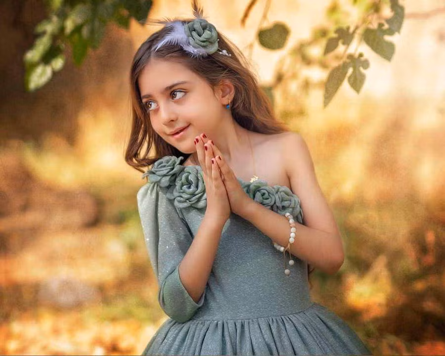 be gai 7 tuoi bi lam phien vi qua dep khien bo phai nghi viec de lam ve si - 4