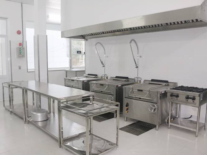 Bếp ăn mẫu tại trường tiểu học Hoàng Văn Thụ (Lạng Sơn) được xây dựng và trang bị hiện đại. Bếp ăn mẫu tại trường tiểu học Hoàng Văn Thụ (Lạng Sơn) được xây dựng và trang bị hiện đại.