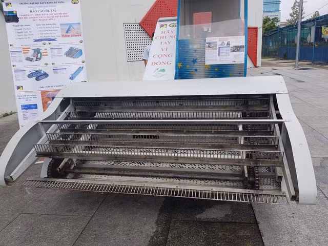 Nhóm sinh viên Đà Nẵng chế tạo máy dọn rác trên bãi biển - 2