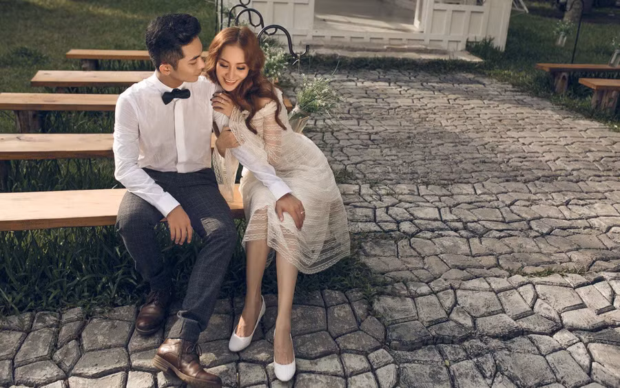 Phan Hiển hé lộ loạt ảnh cưới đẹp như mơ với Khánh Thi tại Pháp