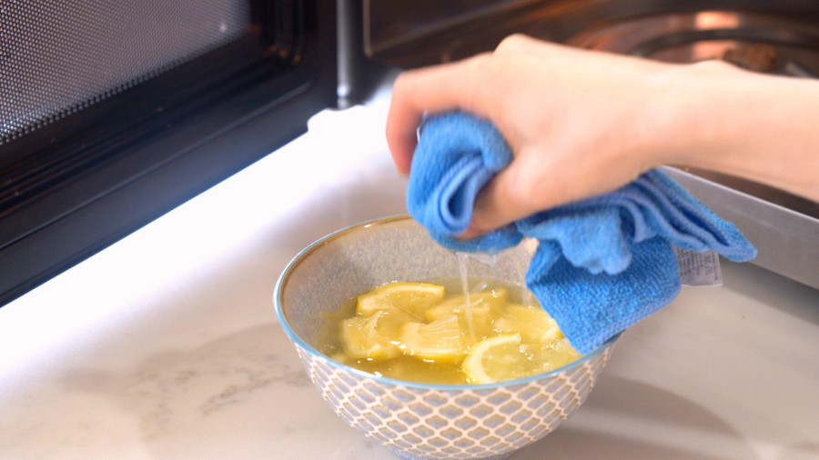 Hỗn hợp chanh dùng để chùi lò vi sóng. Hỗn hợp chanh dùng để chùi lò vi sóng.