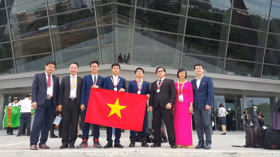  Chất lượng, trí tuệ học sinh luôn được khẳng định trên đấu trường khu vực và quốc tế.