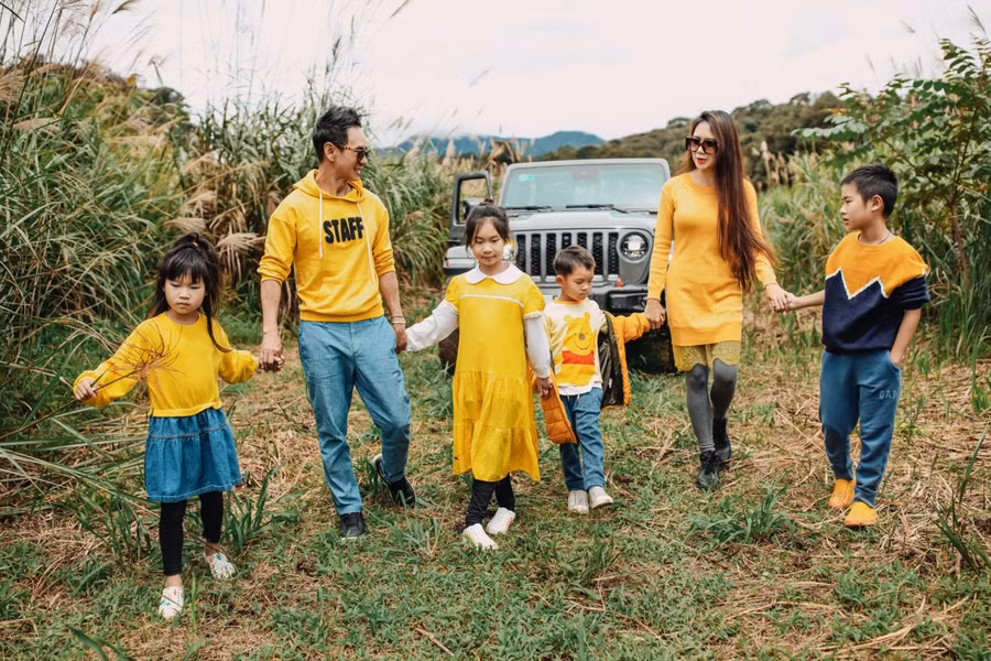 Bất ngờ cách sao Việt vừa giàu, vừa dạy con khéo chăm con giỏi ảnh 5