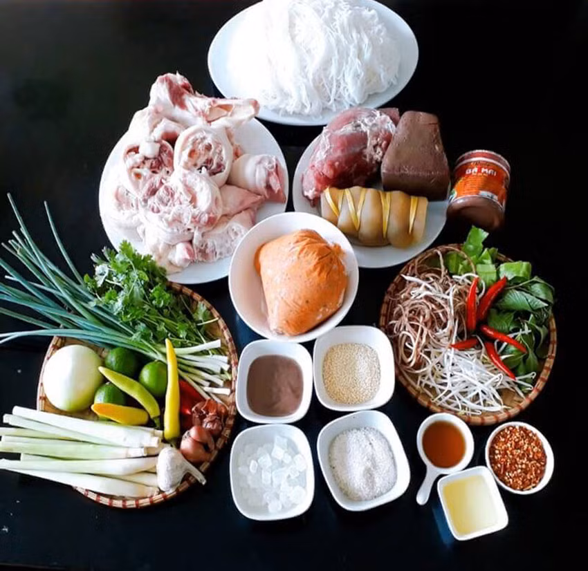 Cách nấu bún bò Huế thơm ngon, chuẩn hương vị cố đô ảnh 1