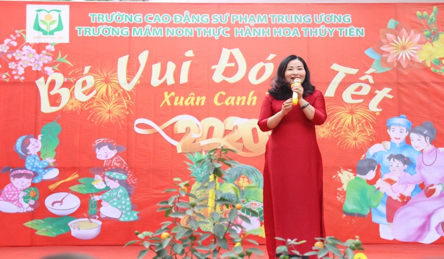 Thạc sỹ Trương Thị Minh Phượng – Hiệu trưởng nhà trường phát biểu trong ngày hội gói bánh chưng