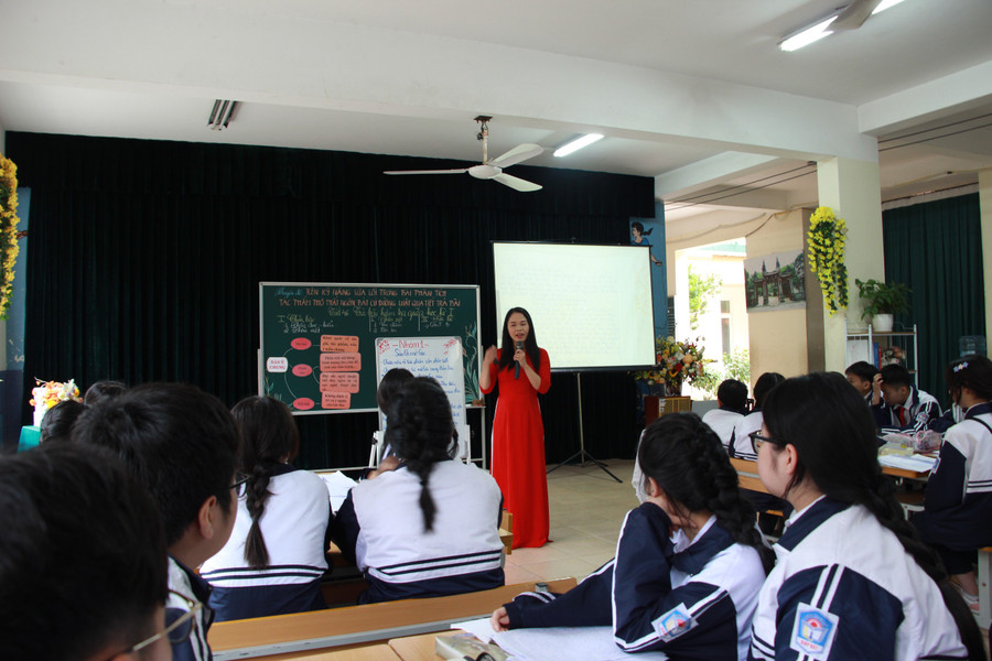 Tiết hội giảng môn Ngữ văn của giáo viên Trường THCS Giáp Bát có sự tham gia của đại diện các trường trên địa bàn quận Hoàng Mai và Trường THCS Phù Lưu, huyện Ứng Hòa. Tiết hội giảng môn Ngữ văn của giáo viên Trường THCS Giáp Bát có sự tham gia của đại diện các trường trên địa bàn quận Hoàng Mai và Trường THCS Phù Lưu, huyện Ứng Hòa.