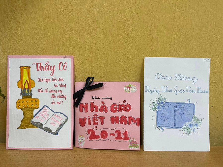 Mỗi tấm thiệp đều chất chứa tình cảm của học trò dành cho thầy cô nhân dịp 20/11. Mỗi tấm thiệp đều chất chứa tình cảm của học trò dành cho thầy cô nhân dịp 20/11.