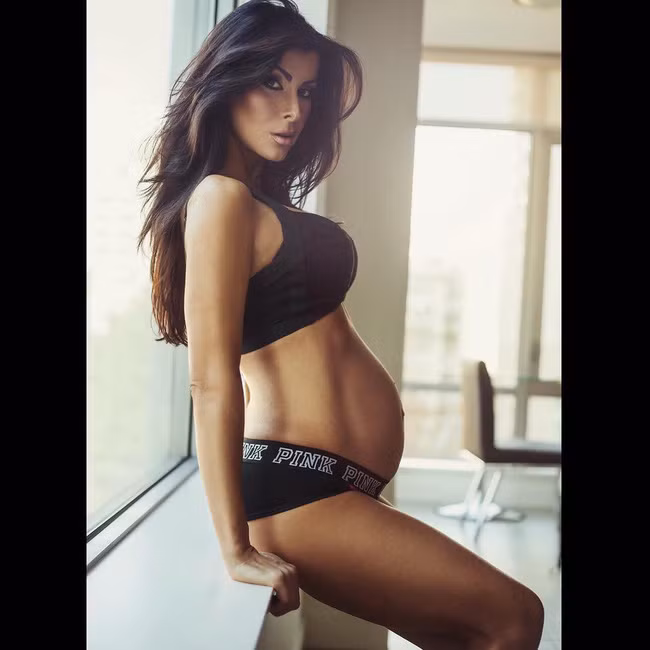 Mẹ bỉm sữa nóng bỏng nhất hành tinh khoe ảnh bụng bầu gần 7 tháng mà vẫn săn chắc như không - Ảnh 4.