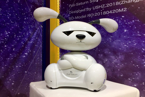 Chó robot Fuli có vai trò hỗ trợ chủ nhân về mặt cảm xúc. Chó robot Fuli có vai trò hỗ trợ chủ nhân về mặt cảm xúc. Ảnh: TN