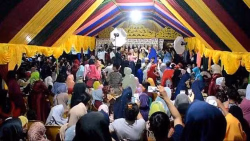 Chàng trai có biệt danh "kẻ đào vàng" khi lấy vợ hơn 45 tuổi