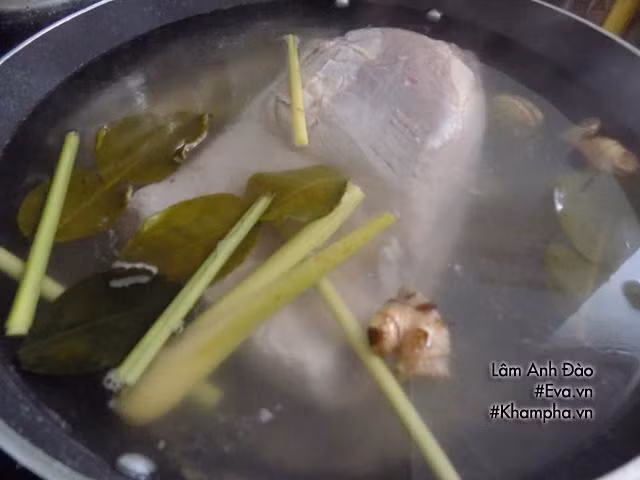 Thịt ba chỉ chiên kiểu Thái thơm ngon, giòn giòn nhâm nhi đã miệng ảnh 2