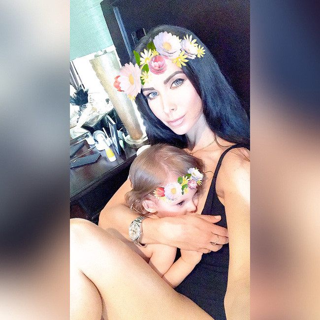 Mẹ bỉm sữa nóng bỏng nhất hành tinh khoe ảnh bụng bầu gần 7 tháng mà vẫn săn chắc như không - Ảnh 8. Mẹ bỉm sữa nóng bỏng nhất hành tinh khoe ảnh bụng bầu gần 7 tháng mà vẫn săn chắc như không - Ảnh 8.