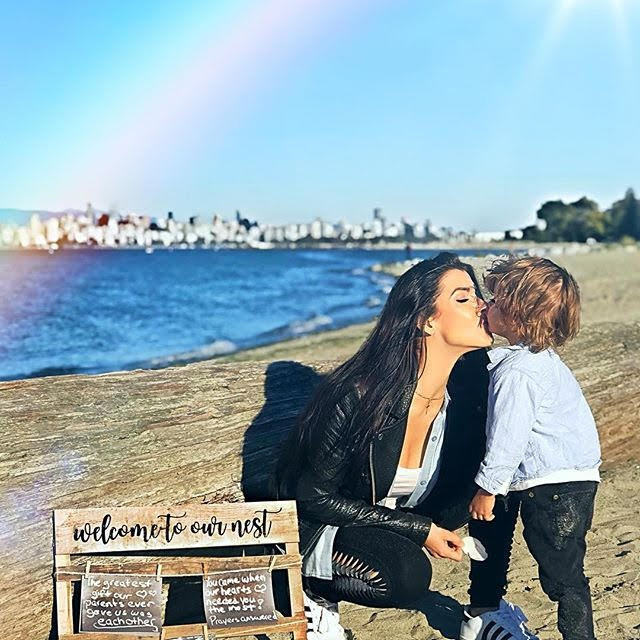 Mẹ bỉm sữa nóng bỏng nhất hành tinh khoe ảnh bụng bầu gần 7 tháng mà vẫn săn chắc như không - Ảnh 30. Mẹ bỉm sữa nóng bỏng nhất hành tinh khoe ảnh bụng bầu gần 7 tháng mà vẫn săn chắc như không - Ảnh 30.