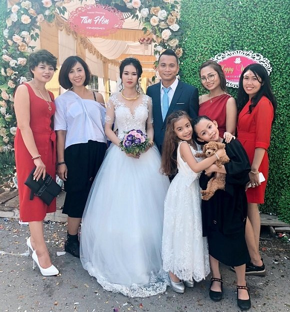 Đôi vợ chồng trẻ khiến nhiều người bất ngờ vì chuyện tình thần tốc của mình. Chuyện tình thần tốc của cặp đôi Hải Phòng mê