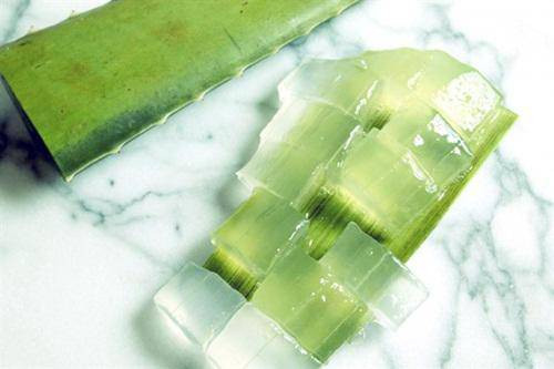 truoc khi di ngu, thoa len mat vai giot nay, ban se an gian duoc ca chuc tuoi - 1