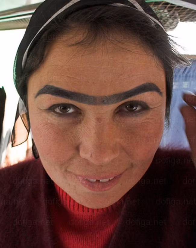 15 thảm họa trang điểm hạ bệ lông mày nhể ốc của gái Việt - Ảnh 7.