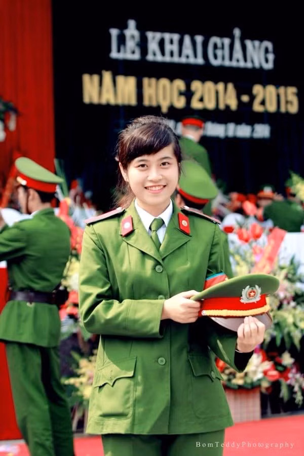 Nữ cảnh sát hình sự mộc mạc, xinh xắn ảnh 1