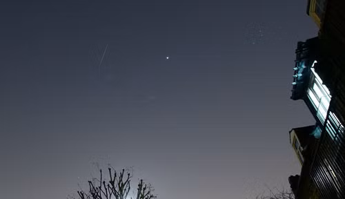 Mưa sao băng Geminids luôn được xếp vào hàng đầu trong các trận mưa sao băng của năm bởi độ rực rỡ cũng như tần suất sao băng. Nó thường xuất hiện hàng năm vào khoảng thời gian từ ngày 4 đến 17/12. Ảnh:PA 6-8057-1418608265.jpg