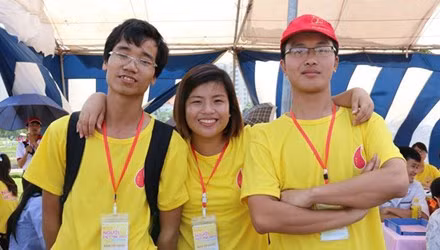 Trần Hồng Vân (giữa) đã hiến máu 11 lần.