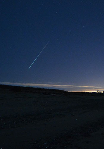 Mưa sao băng ở đảo Vancouver, Canada. Ảnh:James Younger/Earthsky Gemini-James-Younger-Victoria-5399-6124-