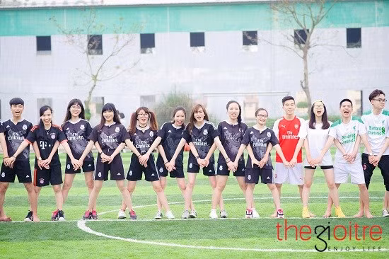 Lớp 12 A1 trường THPT Hoàng Văn Thụ (Hải Dương) được biết đến là một chi đoàn luôn dẫn đầu trong công tác học tập cũng như các phong trào thể thao, văn nghệ của trường. 3 năm liền là lớp tiên tiến xuất sắ. Lớp có nhiều học sinh thamgia các kì thi học sinh giỏi tỉnh, quốc gia.