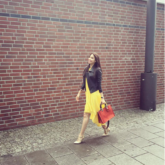 Phạm Hương khoe street style sang chảnh ở trời Tây ảnh 4