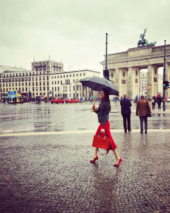 Phạm Hương khoe street style sang chảnh ở trời Tây ảnh 8