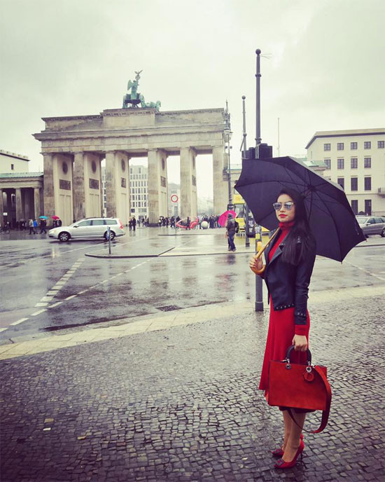 Phạm Hương khoe street style sang chảnh ở trời Tây ảnh 6