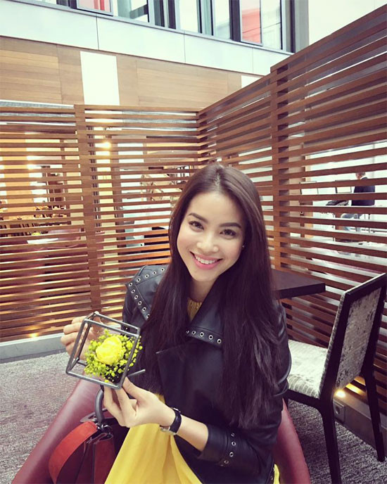 Phạm Hương khoe street style sang chảnh ở trời Tây ảnh 5