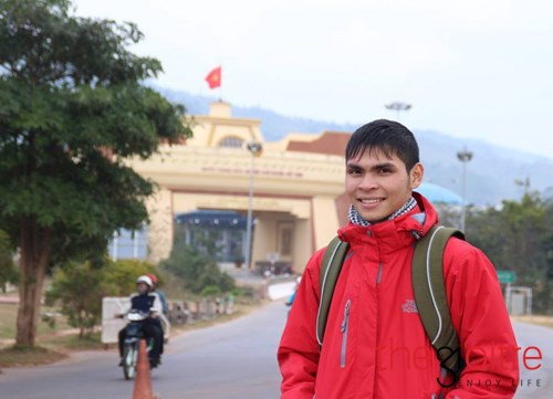 Chàng trai đa tài này hiện tại đang giữ nhiều chức vụ quan trọng như ủy viên Ban chấp hành Đại học Huế,ủy viên thường vụ Đoàn trường, phó chủ tịch Hội sinh viên trường, phó bí thư khoa Báo chí- Truyền thông.