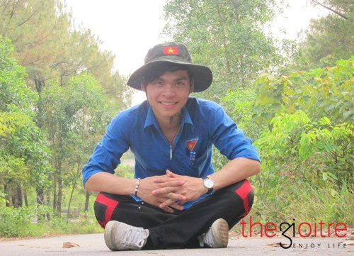 Chia sẻ về những thành tích mà bản thân đã đạt được, Công Sáng tự hào cho biết: “Mình nhận được bằng khen của Trung ương Đoàn về chương trình tiếp sức mùa thi năm 2015, bằng khen Trung ương Hội sinh viên Việt Nam nhiệm kì 2013-2015, cùng những bằng khen ở tỉnh đoàn và Đại học Huế. Sắp tới mình sẽ tham dự lễ tuyên dương 85 cán bộ đoàn, đoàn viên tiêu biểu của tỉnh đoàn Thừa Thiên Huế trong lễ kỉ niệm 85 năm thành lập Đoàn Thanh Niên Cộng Sản Hồ Chí Minh.”