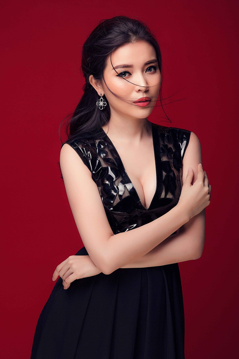 Phối đồ mảnh mai với sắc trắng - đen cùng Hoa khôi xứ dừa ảnh 11 Những set đồ này giúp Cao Thái Hà không tốn quá nhiều thời gian để chọn và mix.
