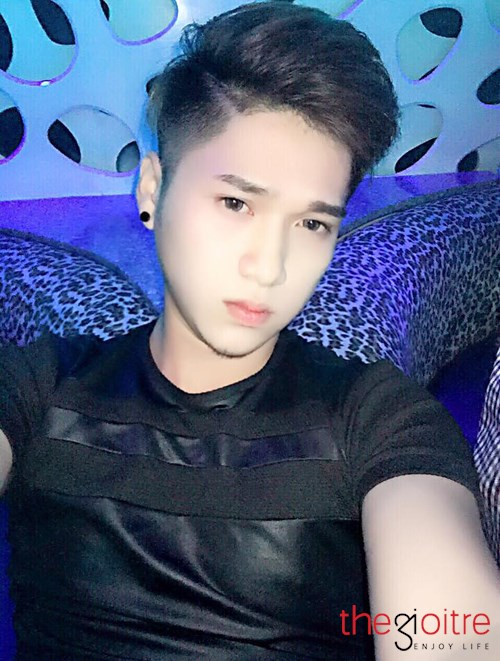 Vẻ ngoài điển trai như một anh chàng tới từ xứ sở kim chi cùng khả năng giao tiếp khéo léo là những gì người tiếp xúc ấn tượng khi giao tiếp với Quốc Thắng. Vẻ ngoài điển trai như một anh chàng tới từ xứ sở kim chi cùng khả năng giao tiếp khéo léo là những gì người tiếp xúc ấn tượng khi giao tiếp với Quốc Thắng.