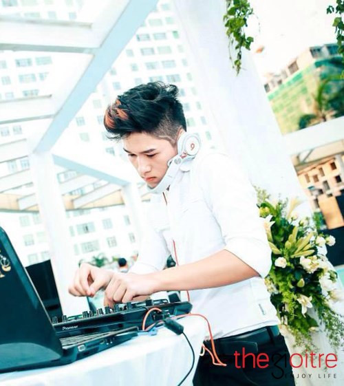 Anh chàng từng là một DJ khá quen thuộc ở các quán bar lớn tại Sài Gòn. Hiện tại Quốc Thắng dừng hẳn công việc DJ để tập trung sang lĩnh vực kinh doanh. Anh chàng từng là một DJ khá quen thuộc ở các quán bar lớn tại Sài Gòn. Hiện tại Quốc Thắng dừng hẳn công việc DJ để tập trung sang lĩnh vực kinh doanh.