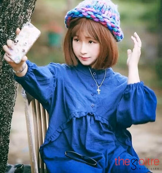 “Mình duy trì uống khoảng 2 lít nước mỗi ngày để không bị nóng trong người người, làn da căng mịn”, cô bật mí thêm.