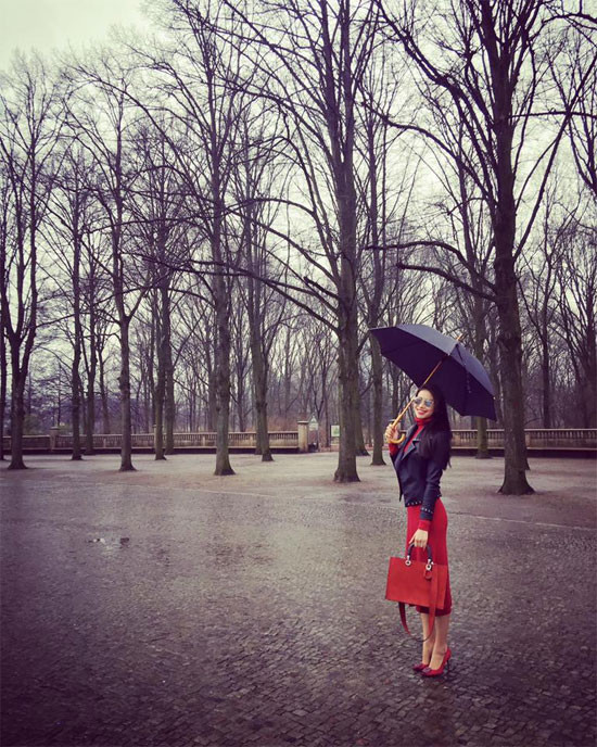 Phạm Hương khoe street style sang chảnh ở trời Tây ảnh 10