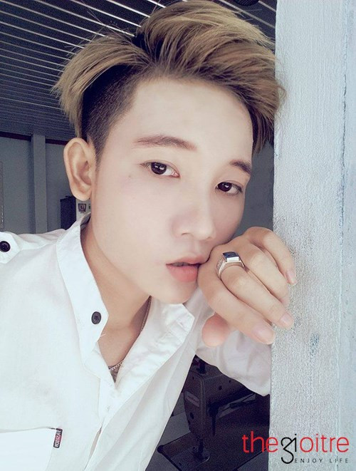 Bảo Châu tâm sự: “Có vài bức ảnh nhiều người bình luận còn nhìn lầm mình là Sơn Tùng, bảo mình hơi giống Sơn Tùng ở đôi mắt và môi , đặt biệt về nét đường góc cạnh khuôn mặt rất giống.” Bảo Châu tâm sự: “Có vài bức ảnh nhiều người bình luận còn nhìn lầm mình là Sơn Tùng, bảo mình hơi giống Sơn Tùng ở đôi mắt và môi , đặt biệt về nét đường góc cạnh khuôn mặt rất giống.”