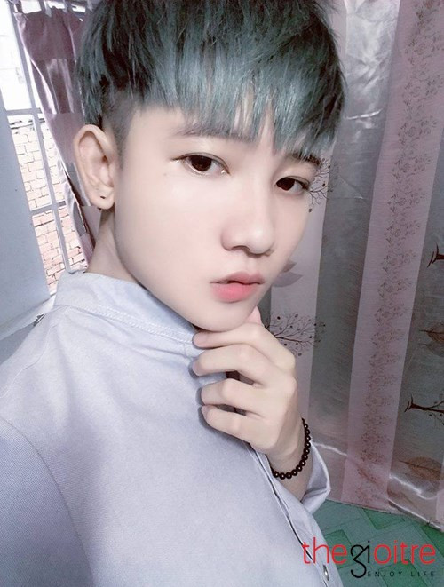 Ngoài đời, cô nàng tomboy sinh năm 1997 này cũng có một gu thời trang rất sành điệu. Ngoài đời, cô nàng tomboy sinh năm 1997 này cũng có một gu thời trang rất sành điệu.