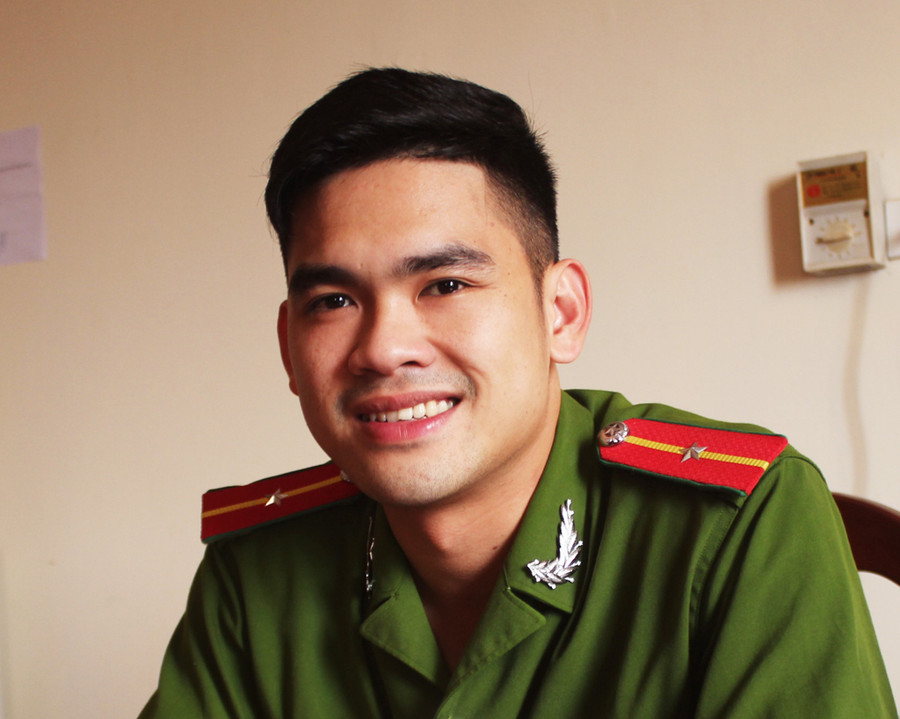 Nụ cười “đốn tim” của chàng lính chữa cháy 9X ảnh 2 Đối mặt với hiểm nguy, có thể tôi không làm tròn chữ hiếu với mẹ nhưng nếu chọn lại tôi vẫn là người lính phòng cháy chữa cháy, cứu nạn, cứu hộ.
