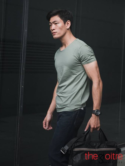 Ông đồ trẻ điển trai bộc bạch: Chuyện kiếm tiền, sống bằng nghề viết chữ là một điều bất khả thi.