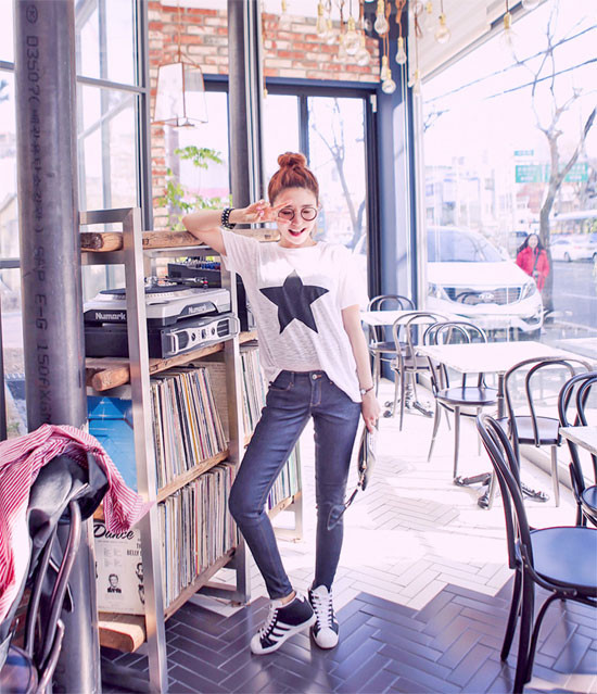 Gợi ý mặc đẹp xuống phố ngày thời tiết “ẩm ương“ ảnh 2 Gợi ý mặc đẹp xuống phố ngày thời tiết “ẩm ương“ ảnh 2