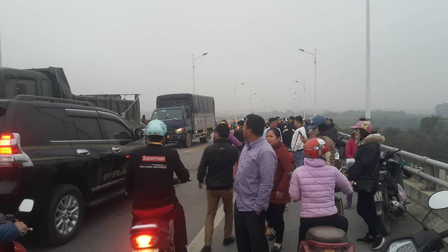 Khu vực cầu Hàn bị ùn tắc nghiêm trọng. Khu vực cầu Hàn bị ùn tắc nghiêm trọng.