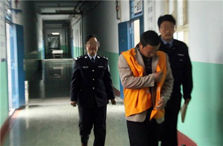 Tên trộm dị nhất quả đất: Lẻn vào nhà thấy nghèo quá, bèn nấu mì cho con của khổ chủ ăn sáng - Ảnh 1. Tên trộm dị nhất quả đất: Lẻn vào nhà thấy nghèo quá, bèn nấu mì cho con của khổ chủ ăn sáng-1