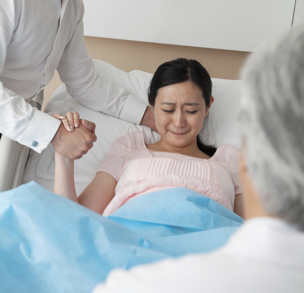 4 điều phụ nữ mãi mất đi sau khi sinh con, chỉ chồng vô tâm mới không thấu hiểu ảnh 1 Kết quả hình ảnh cho sinh con