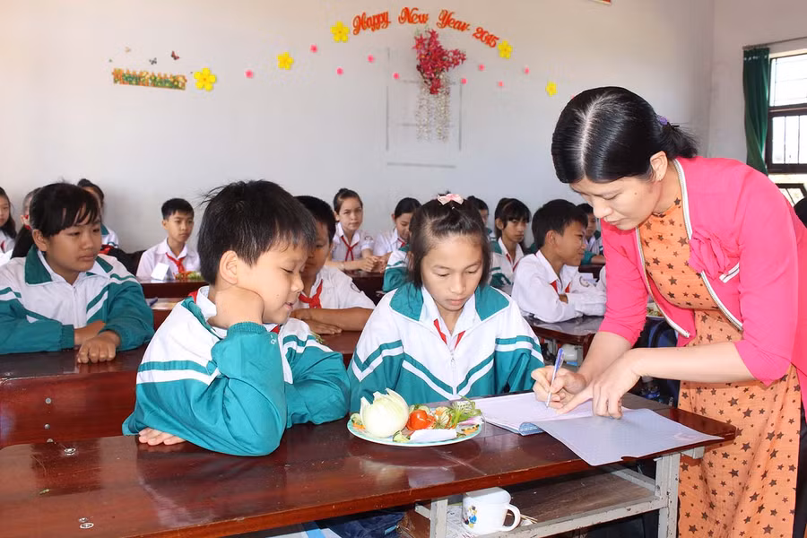 Trường THCS Nguyễn Chí Thanh ở thị trấn Đắk Mil (Đắk Mil) lồng ghép kiến thức hướng nghiệp trong các tiết học mỹ thuật